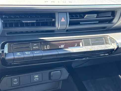 Certified 2025 Toyota Prius LE image 25