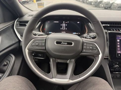 New 2025 Jeep Grand Cherokee Altitude w/ Trailer Tow Package image 17