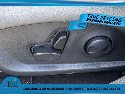Used 2024 Jeep Compass Latitude AWD/4WD image 17