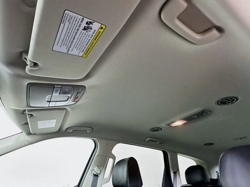 Used 2025 Kia Telluride LX FWD image 11