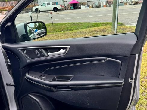 Used 2022 Ford Edge Titanium AWD/4WD image 19
