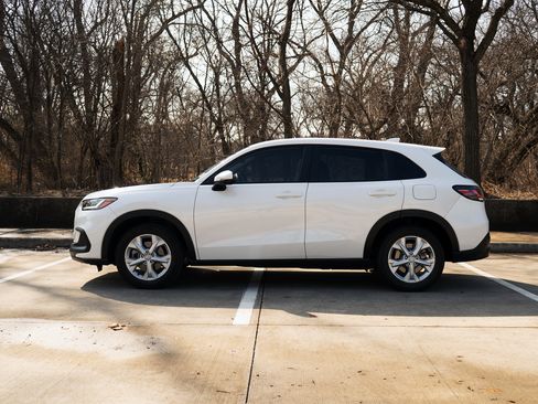 Used 2023 Honda HR-V LX image 6