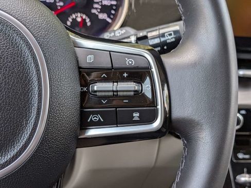 Used 2023 Kia Carnival EX FWD image 30