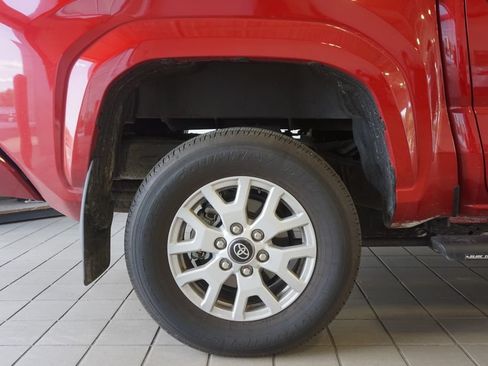 Used 2025 Toyota Tacoma SR5 AWD/4WD image 28