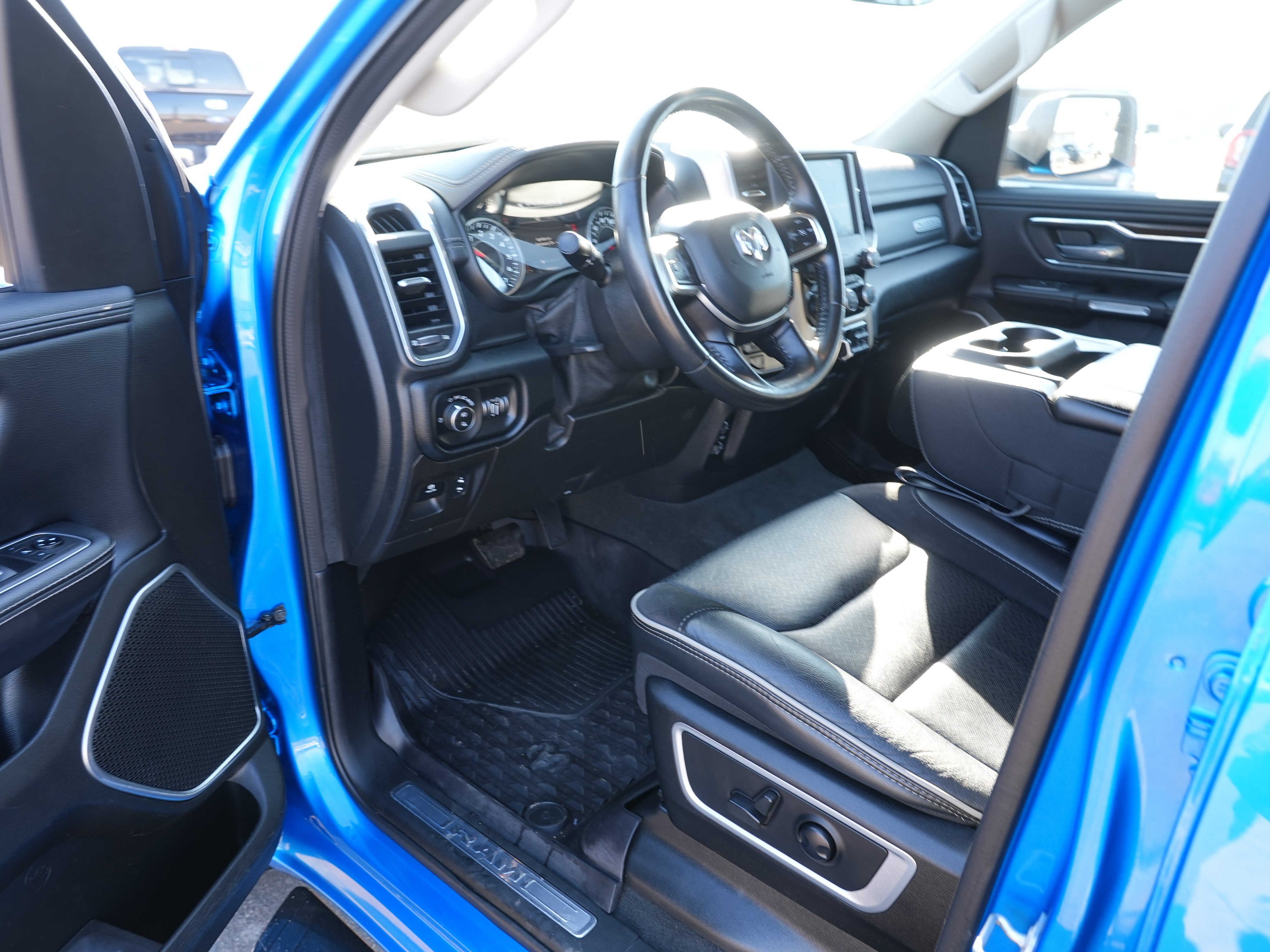 Used 2022 RAM 1500 Laramie AWD/4WD image 13