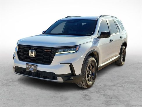Used 2024 Honda Pilot TrailSport image 4