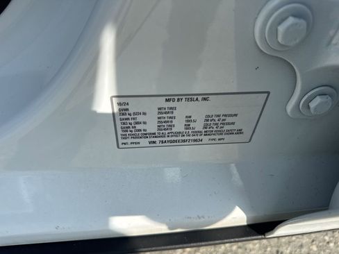 Used 2025 Tesla Model Y Long Range image 38