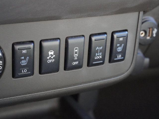 Used 2020 Nissan Frontier PRO-4X AWD/4WD image 39