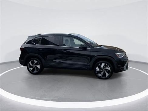 Used 2025 Volkswagen Taos SE AWD/4WD image 9