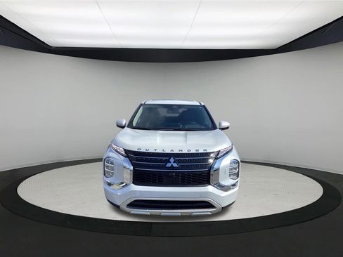 Used 2024 Mitsubishi Outlander SE AWD/4WD image 3