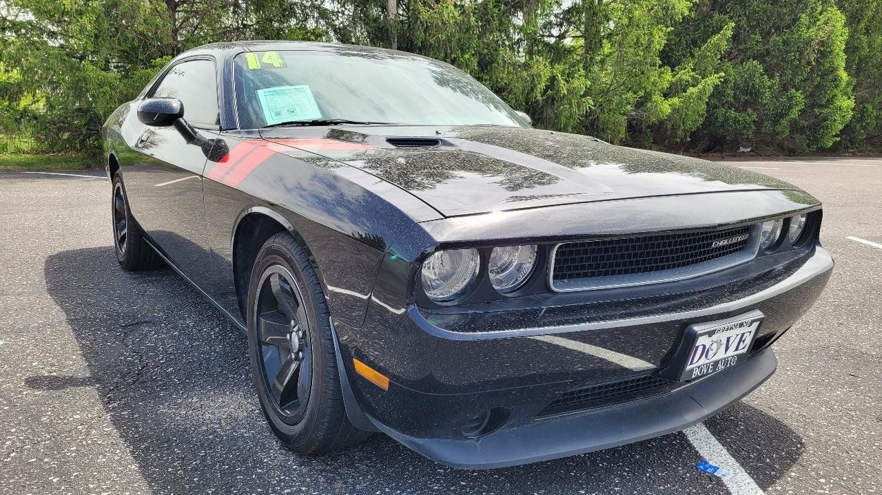 Used 2014 Dodge Challenger SXT RWD image 6