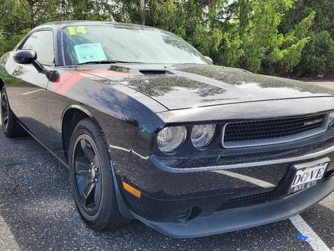 Used 2014 Dodge Challenger SXT RWD image 6
