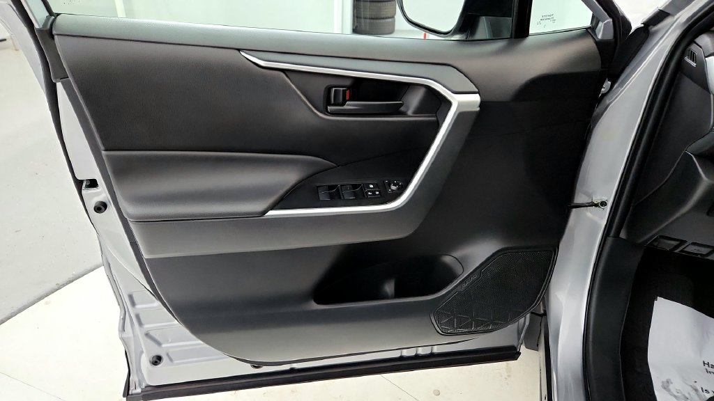 Certified 2025 Toyota RAV4 LE AWD/4WD image 30