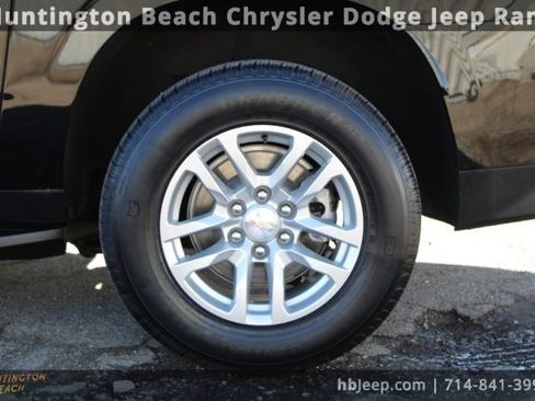 Used 2023 Chevrolet Suburban LT image 9