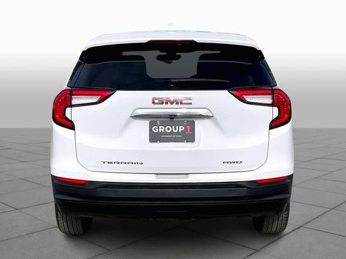 Used 2024 GMC Terrain SLE image 4