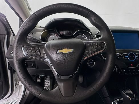 Used 2017 Chevrolet Cruze LT w/ Sun And Sound Package image 11