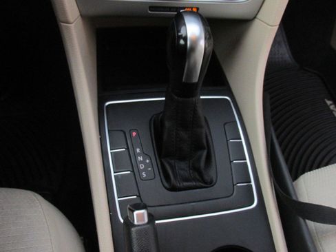 Used 2017 Volkswagen Passat 1.8T S image 40