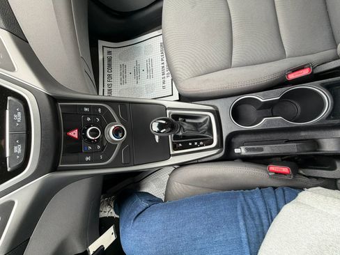 Used 2015 Hyundai Elantra SE FWD image 26