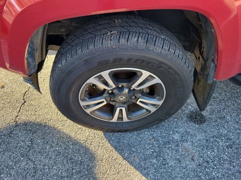 Used 2018 Toyota Tacoma TRD Sport image 14