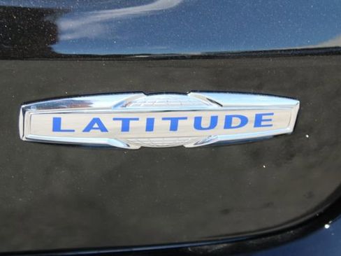 Used 2025 Jeep Compass Latitude image 6