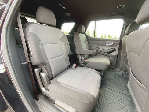Used 2023 Chevrolet Traverse LT FWD image 25