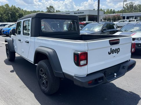 Used 2025 Jeep Gladiator Sport AWD/4WD image 7
