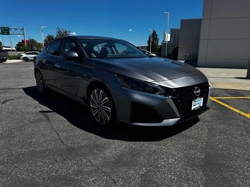 Used 2023 Nissan Altima 2.5 SL FWD image 1