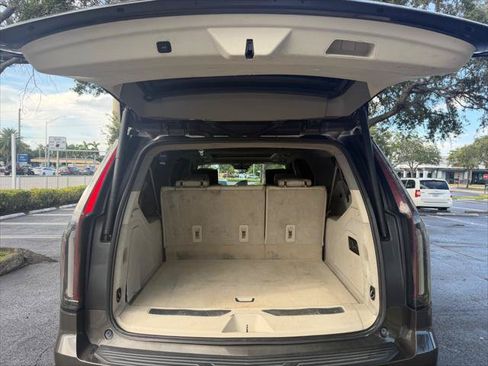 Used 2021 Cadillac Escalade ESV Premium Luxury Platinum AWD/4WD image 19