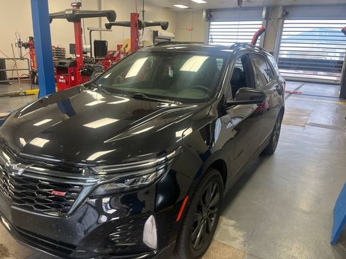 Used 2023 Chevrolet Equinox RS FWD image 2