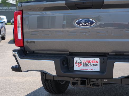 New 2026 Ford F250 XLT w/ FX4 Off-Road Package AWD/4WD image 12