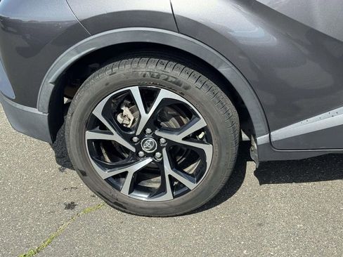 Used 2019 Toyota C-HR Limited FWD image 9