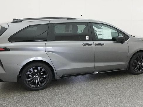 New 2026 Toyota Sienna XSE FWD image 10