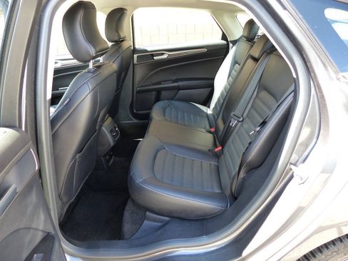 Used 2018 Ford Fusion SE w/ Fusion SE Technology Package FWD image 37