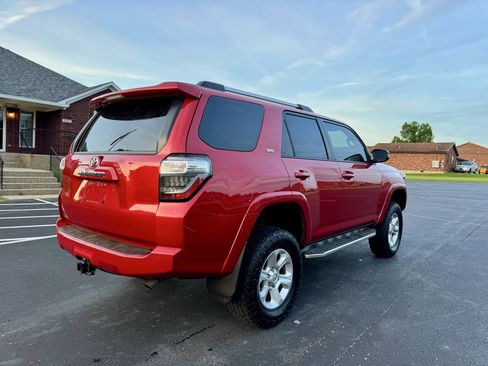 Used 2022 Toyota 4Runner SR5 AWD/4WD image 7
