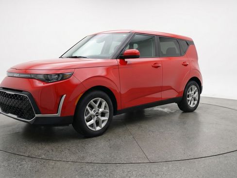 Used 2025 Kia Soul LX w/ LX Technology Package FWD image 3