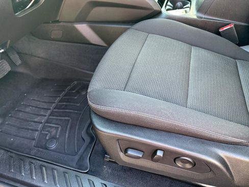 Used 2024 Chevrolet Colorado LT w/ LT Convenience Package II image 9