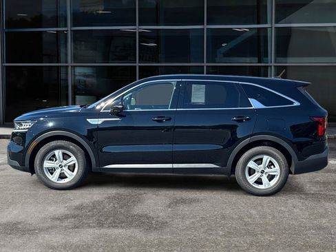 Used 2023 Kia Sorento LX FWD image 8