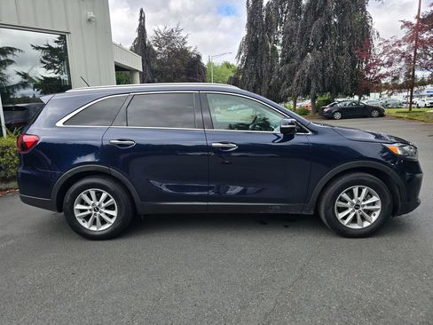 Used 2020 Kia Sorento LX w/ LX I4 Convenience Package FWD image 3