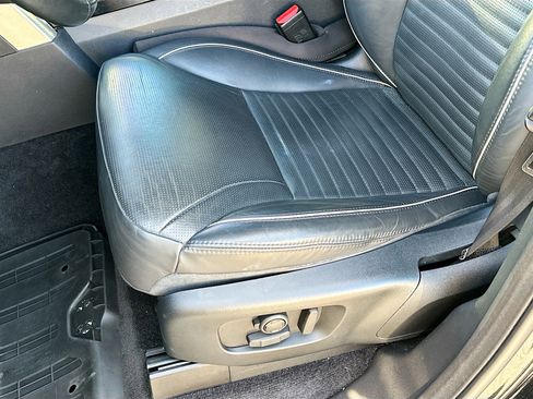 Used 2019 Land Rover Discovery HSE image 19