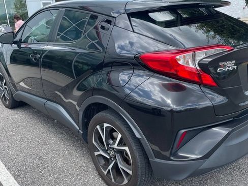Used 2019 Toyota C-HR XLE FWD image 4