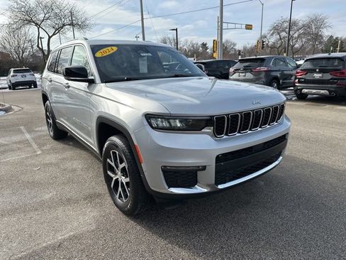 Used 2024 Jeep Grand Cherokee L Limited w/ Luxury Tech Group II image 4