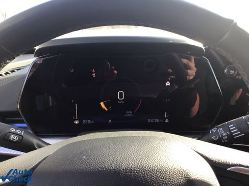 Used 2025 Chevrolet Trax LT w/ LT Convenience Package image 29