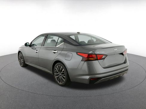 Used 2025 Nissan Altima 2.5 SV FWD image 7