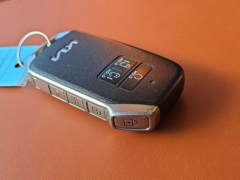 Certified 2024 Kia Carnival SX image 33