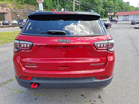 Used 2025 Jeep Compass Trailhawk AWD/4WD image 5
