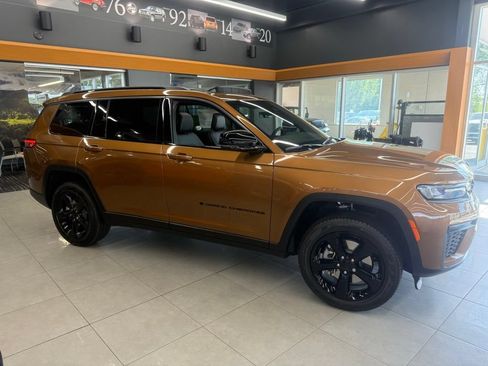 New 2026 Jeep Grand Cherokee L Limited AWD/4WD image 2