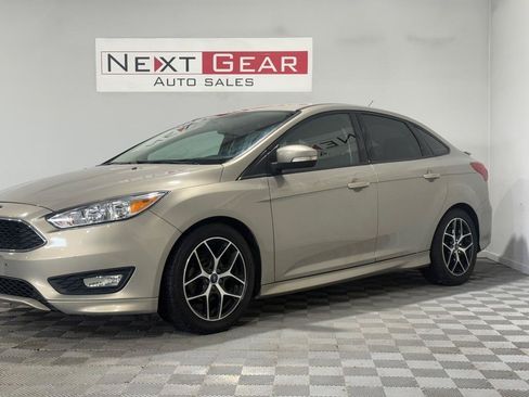 Used 2015 Ford Focus SE w/ SE Sport Package FWD image 6