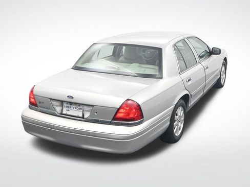 Used 2006 Ford Crown Victoria LX RWD image 29