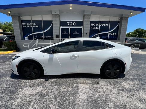 Used 2024 Toyota Prius LE FWD image 9