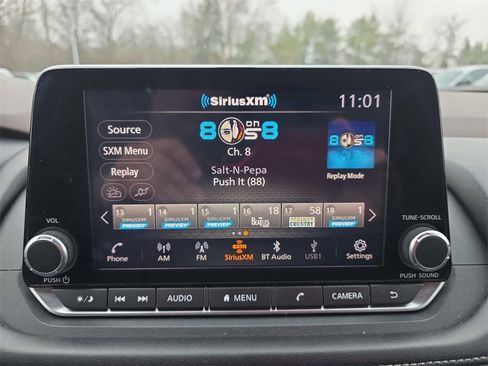 Used 2023 Nissan Rogue SV image 17